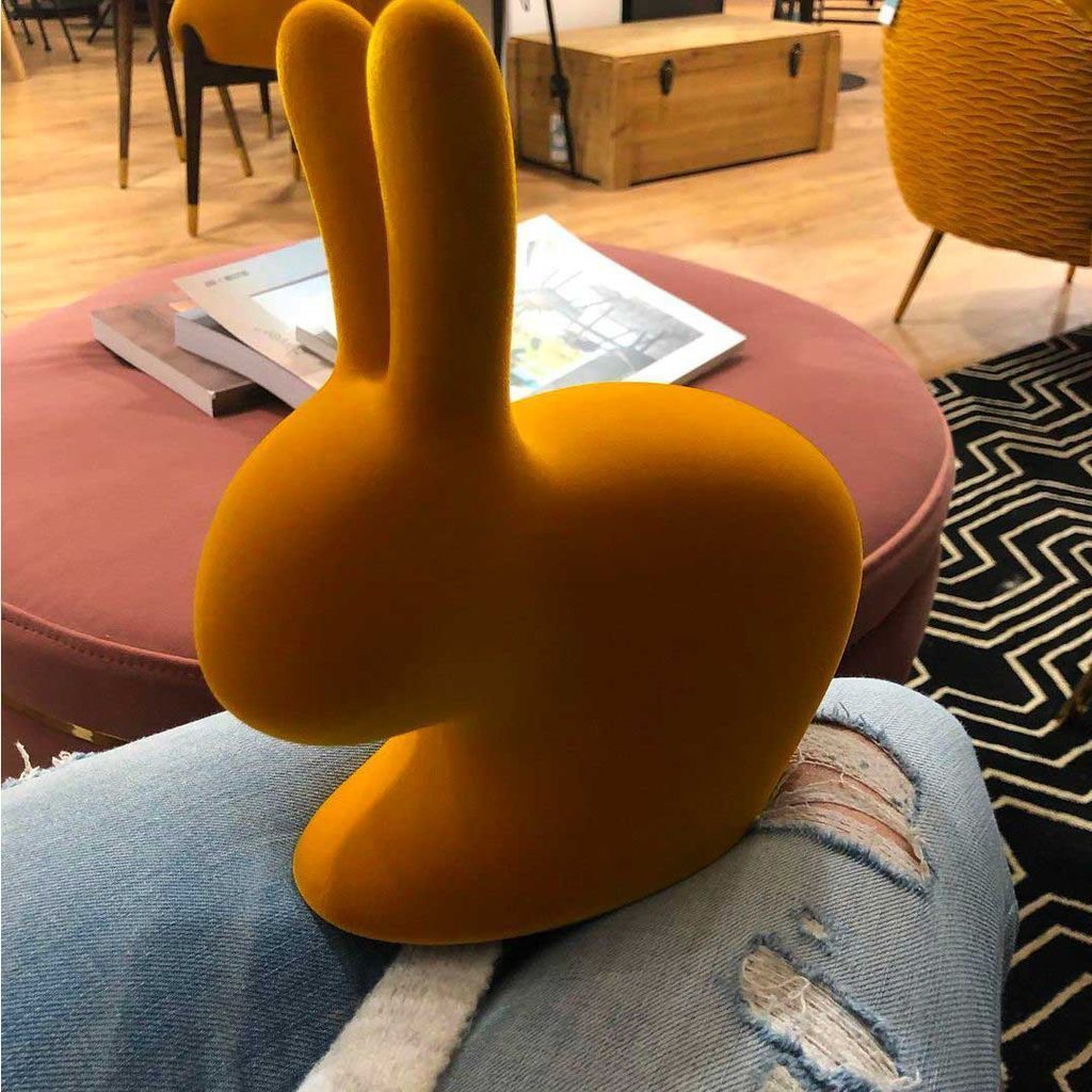 Qeeboo Rabbit Book Support med Velvet XS, Orange