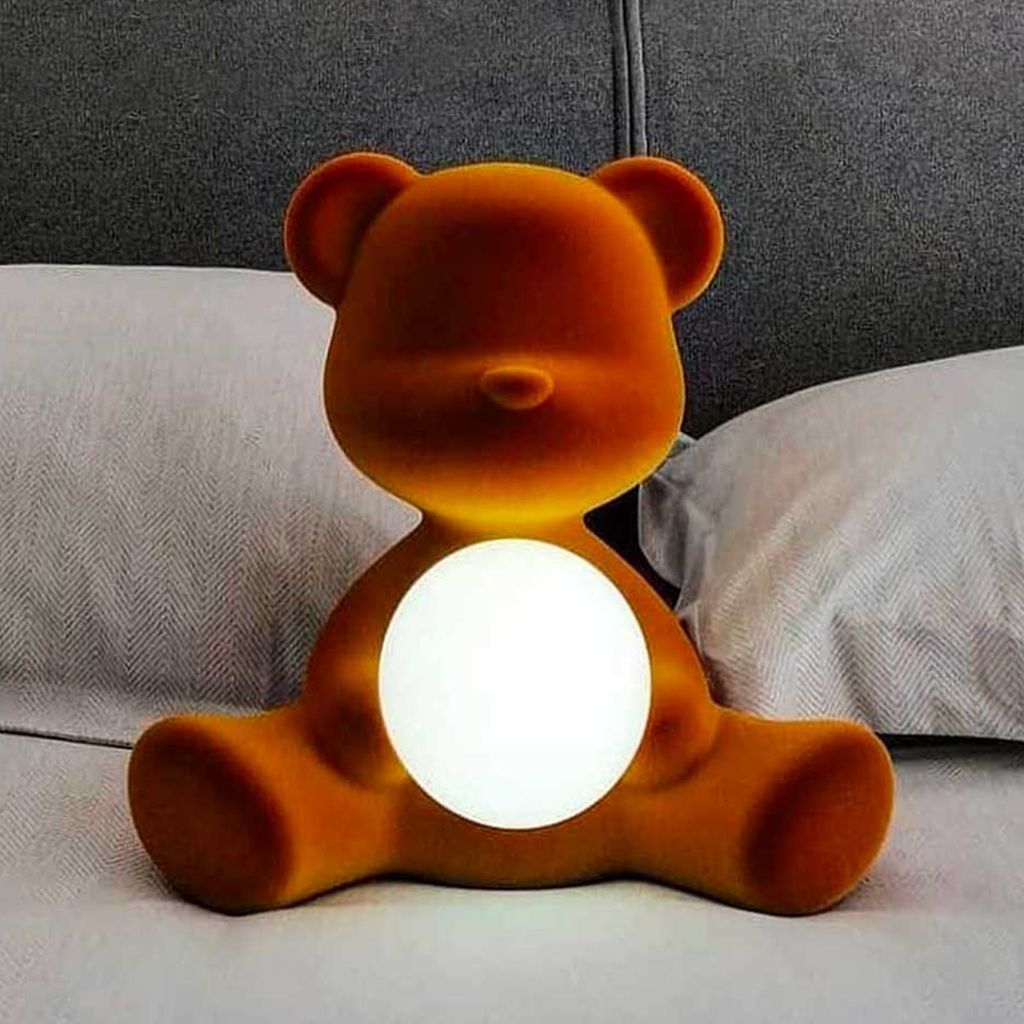 Qeeboo Teddy Girl laddningsbar LED -bordslampa Velvet finish, mörkbrun