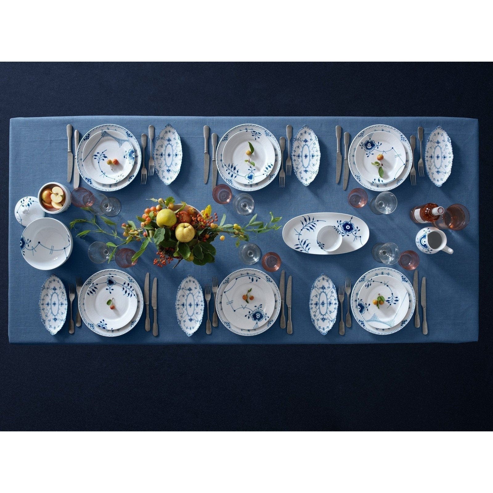Royal Copenhagen Blå mega rifled avlång maträtt, 37 cm