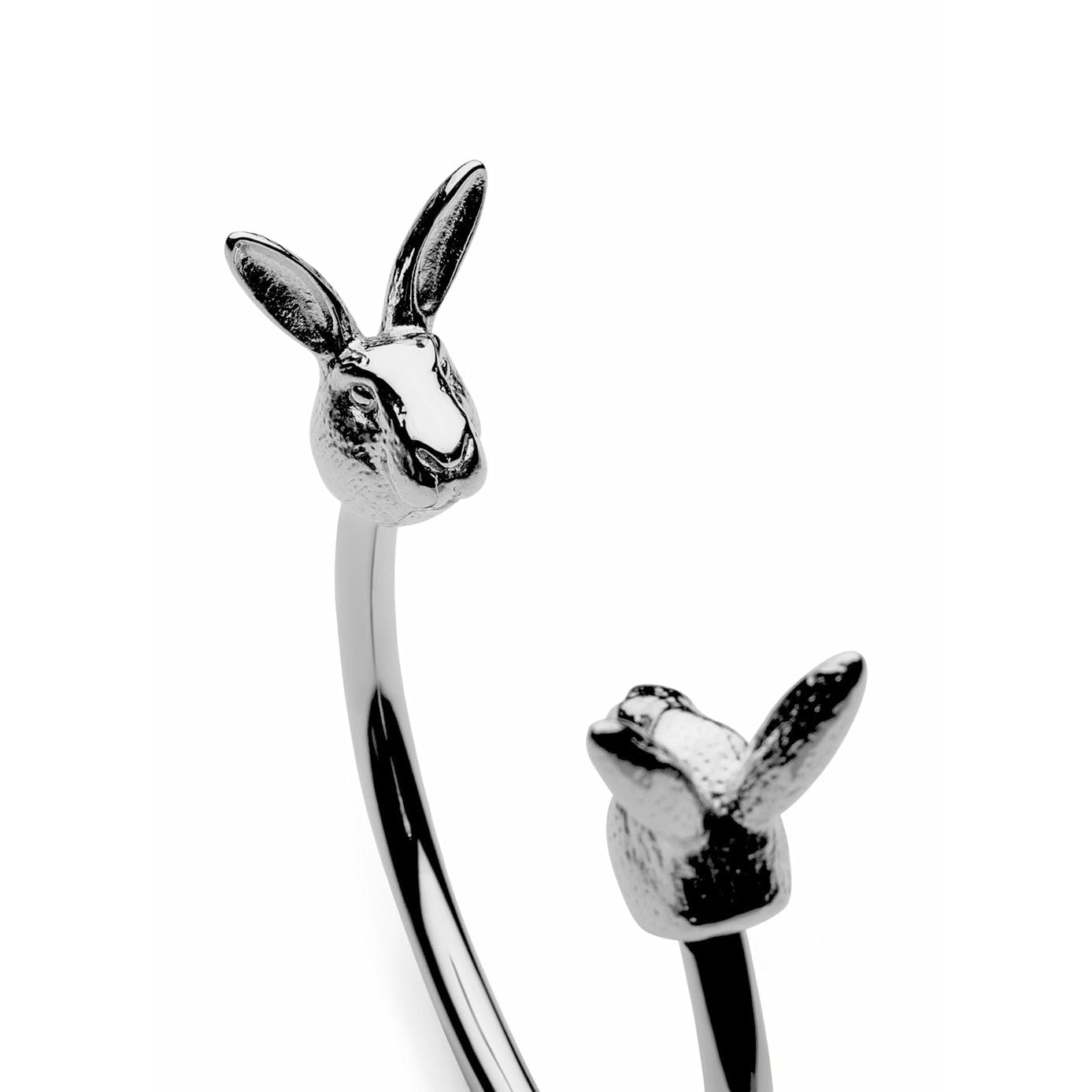 Skultuna Norden Wildlife Hare Armband stort polerat stål, Ø18,5 cm