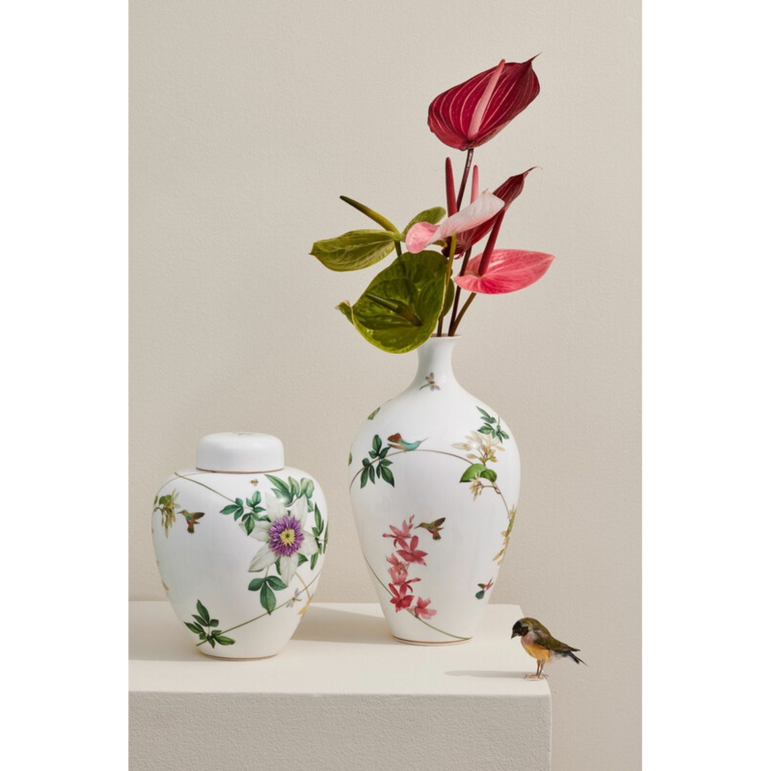 Wedgwood Hummingbird Vase, H 49 Cm