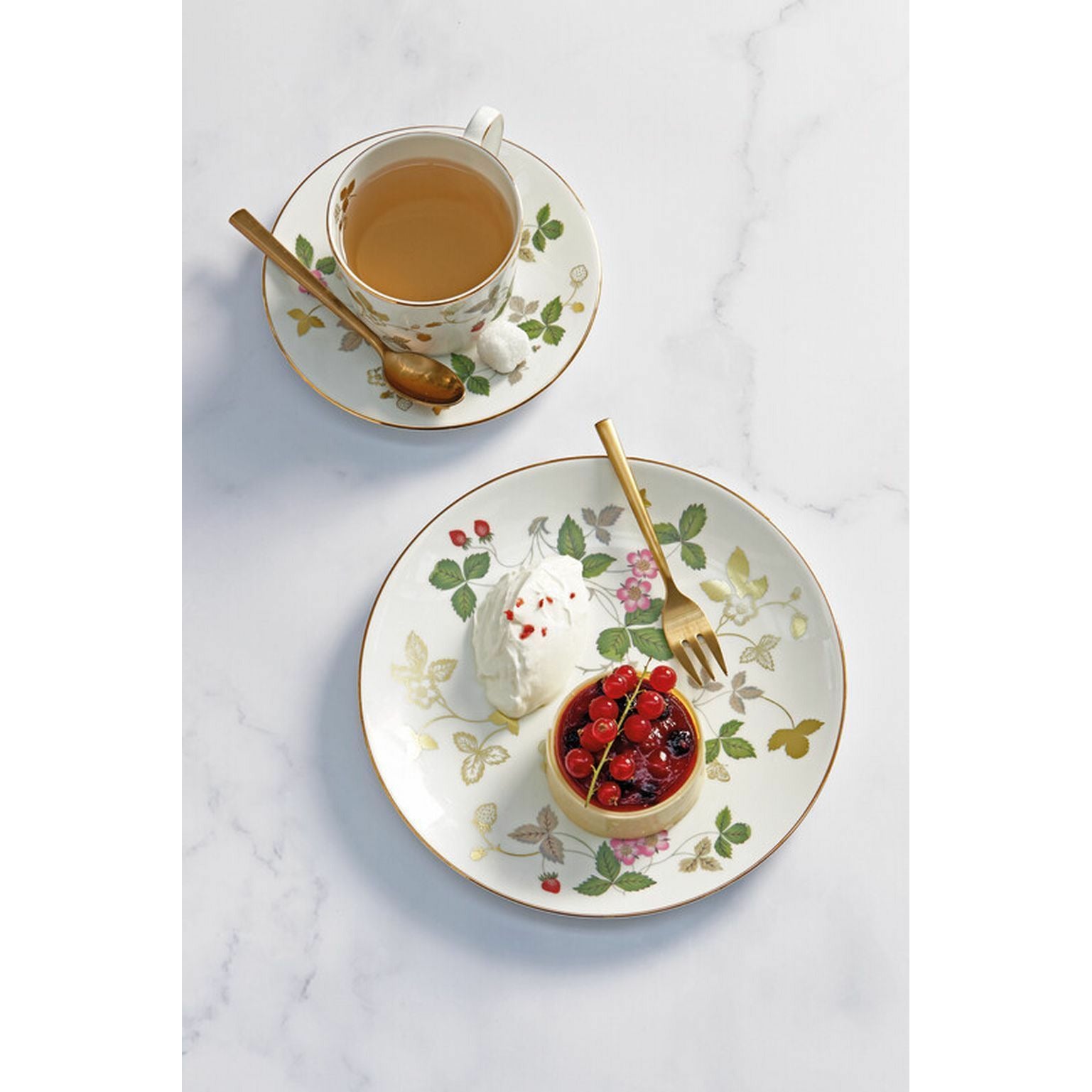 Wedgwood Wild Strawberry Tea Cup & Saucet Delphi