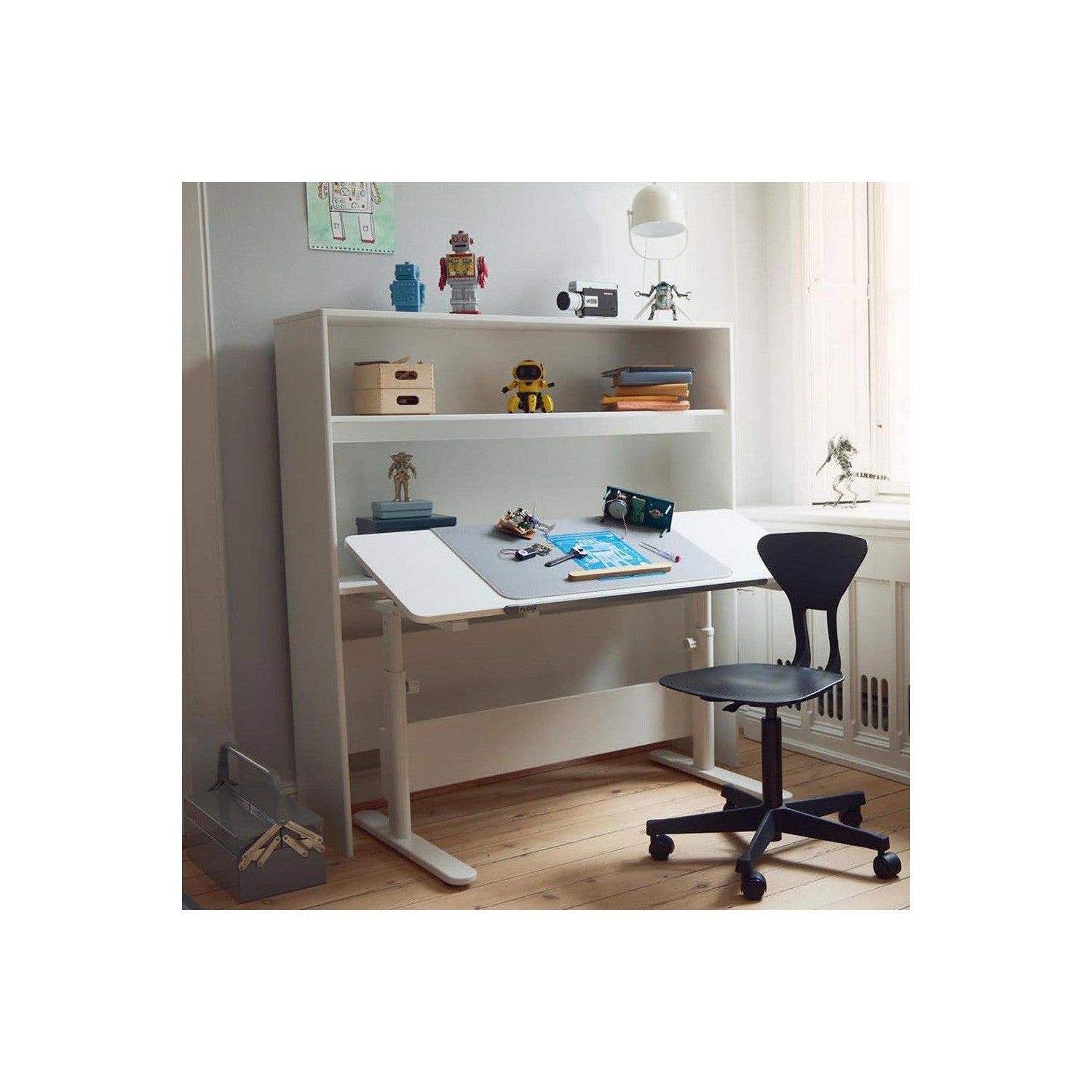 FLEXA Evo Study Desk – tilting desktop