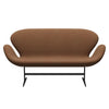 Fritz Hansen Svan soffa 2-personers, varm grafit/duk varm sand