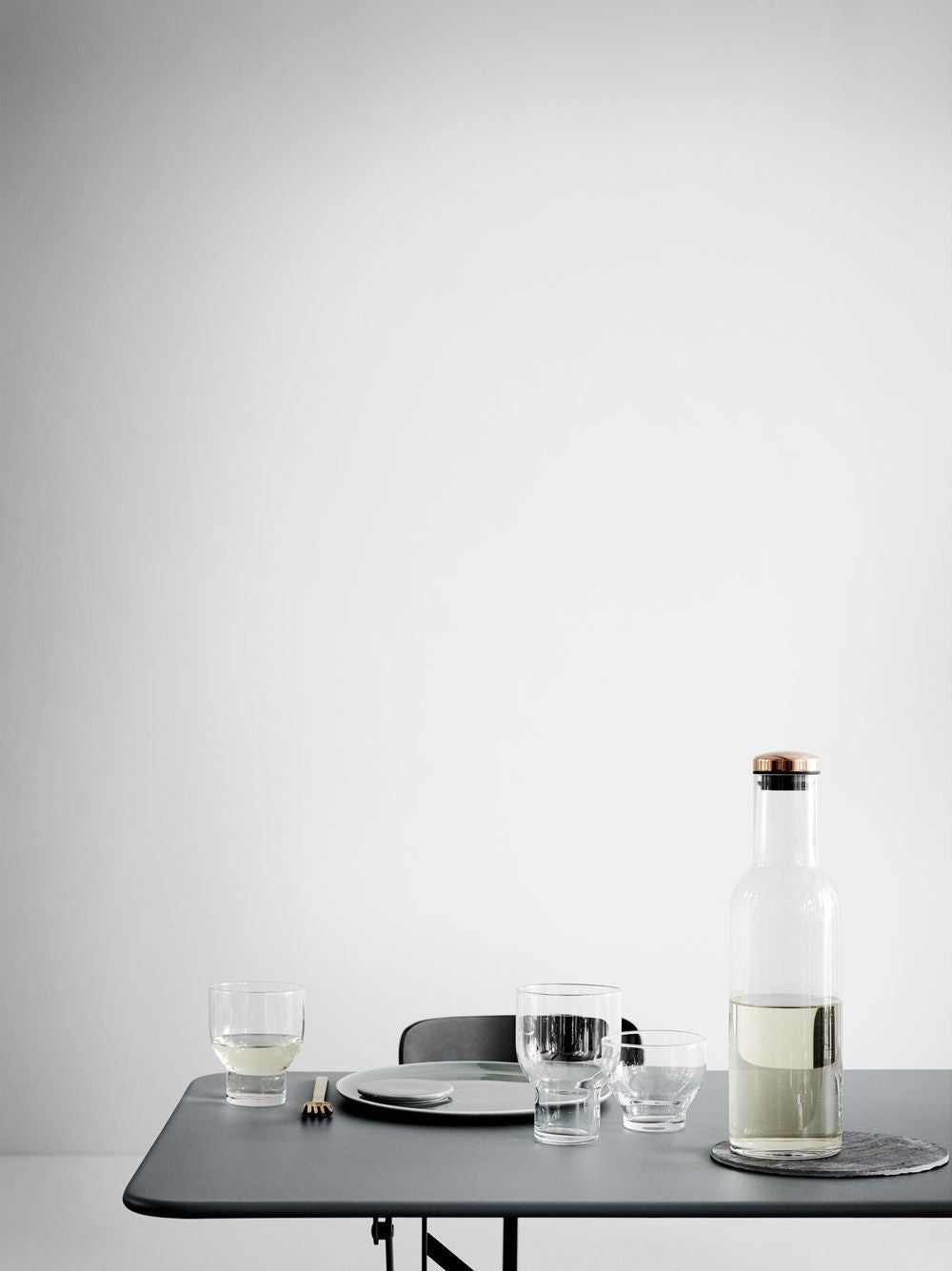Audo Copenhagen Vin & vatten som dricker flaska mässing, rök