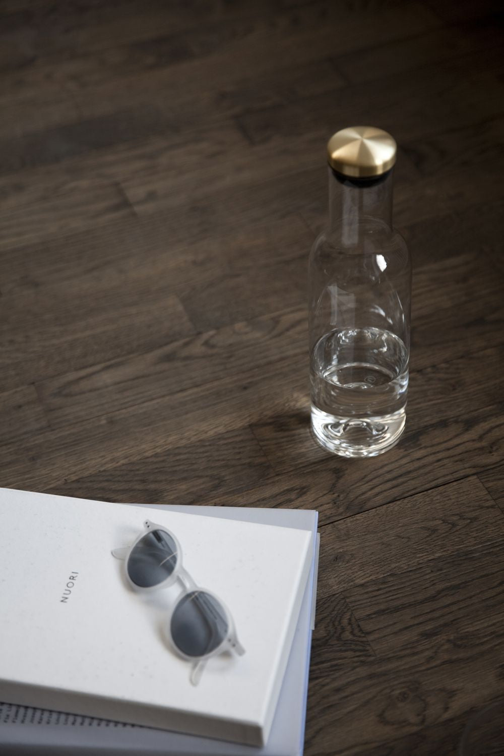 Audo Copenhagen Vin & vatten som dricker flaska mässing, rök