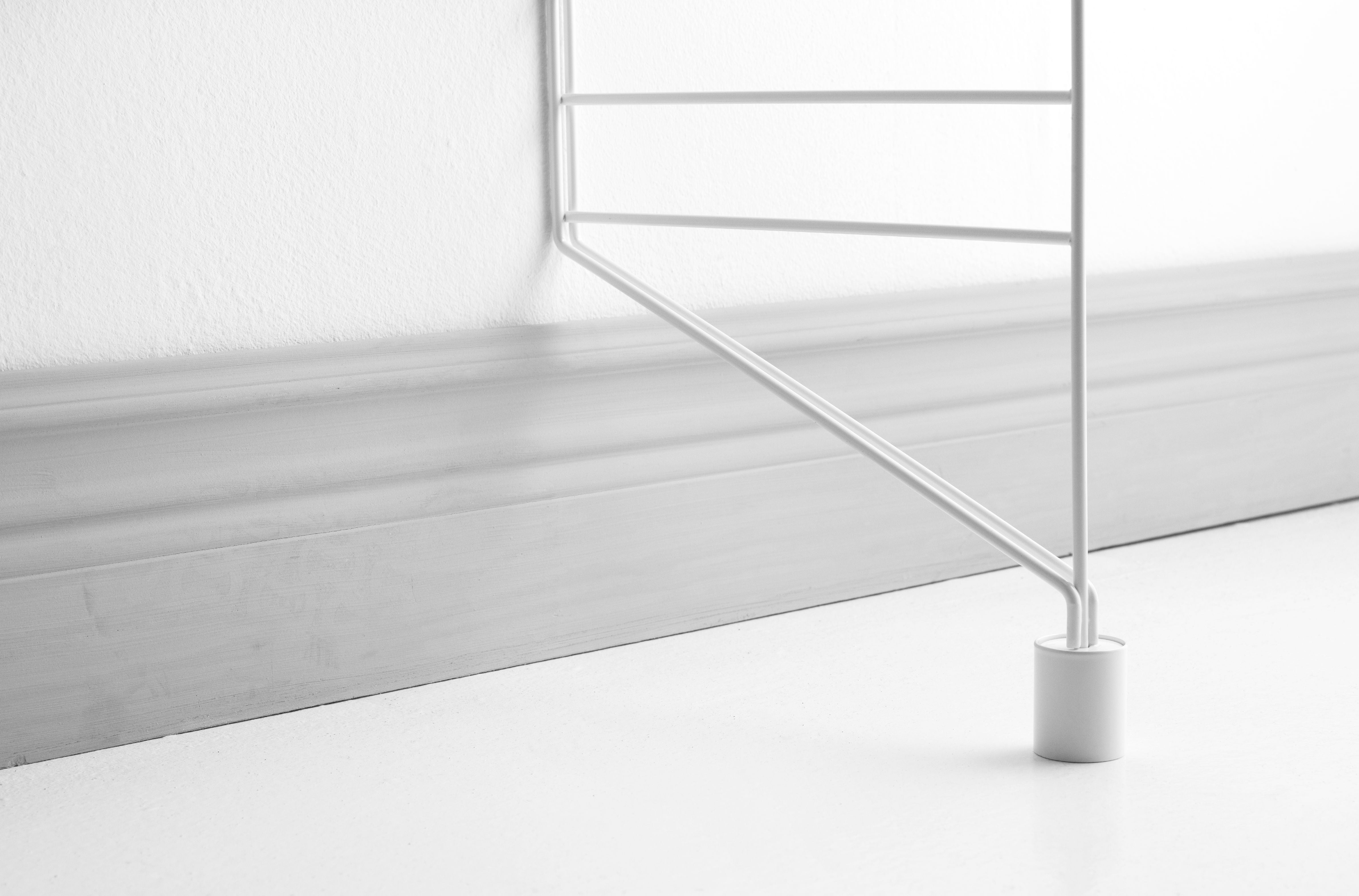 String Furniture Strängsystemets golvpanel sträcker sig 2 stycken, vita