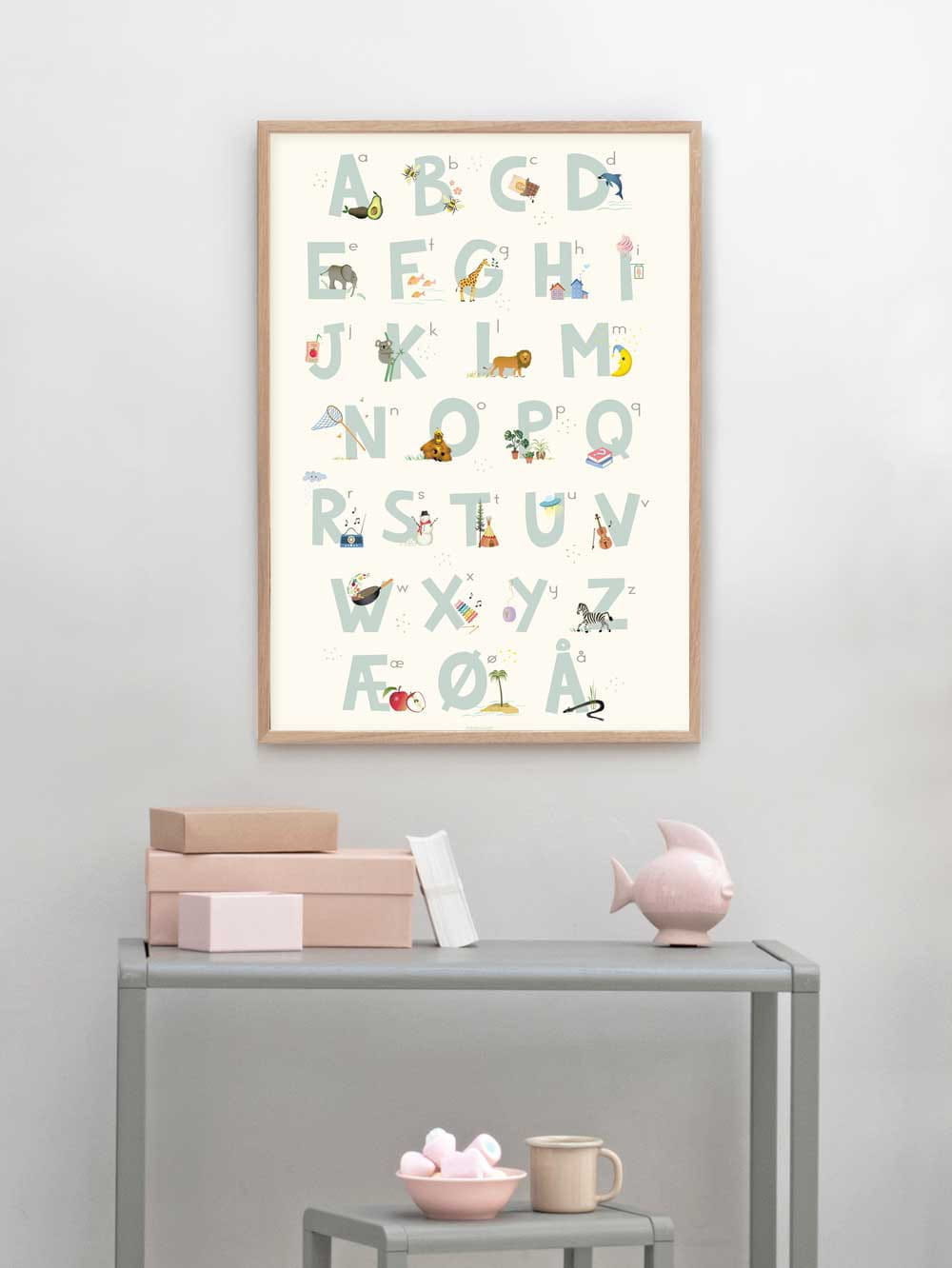 Vissevasse Det danska alfabetet affisch Blue, 50x70 cm